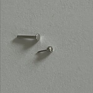 Titanium Svarovski crystal nose piercing.